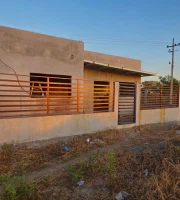 Miniatura de vista de la casa en construcción al atardecer